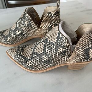 Vince Camuto Stylish Snake Print Ankle Boots 8